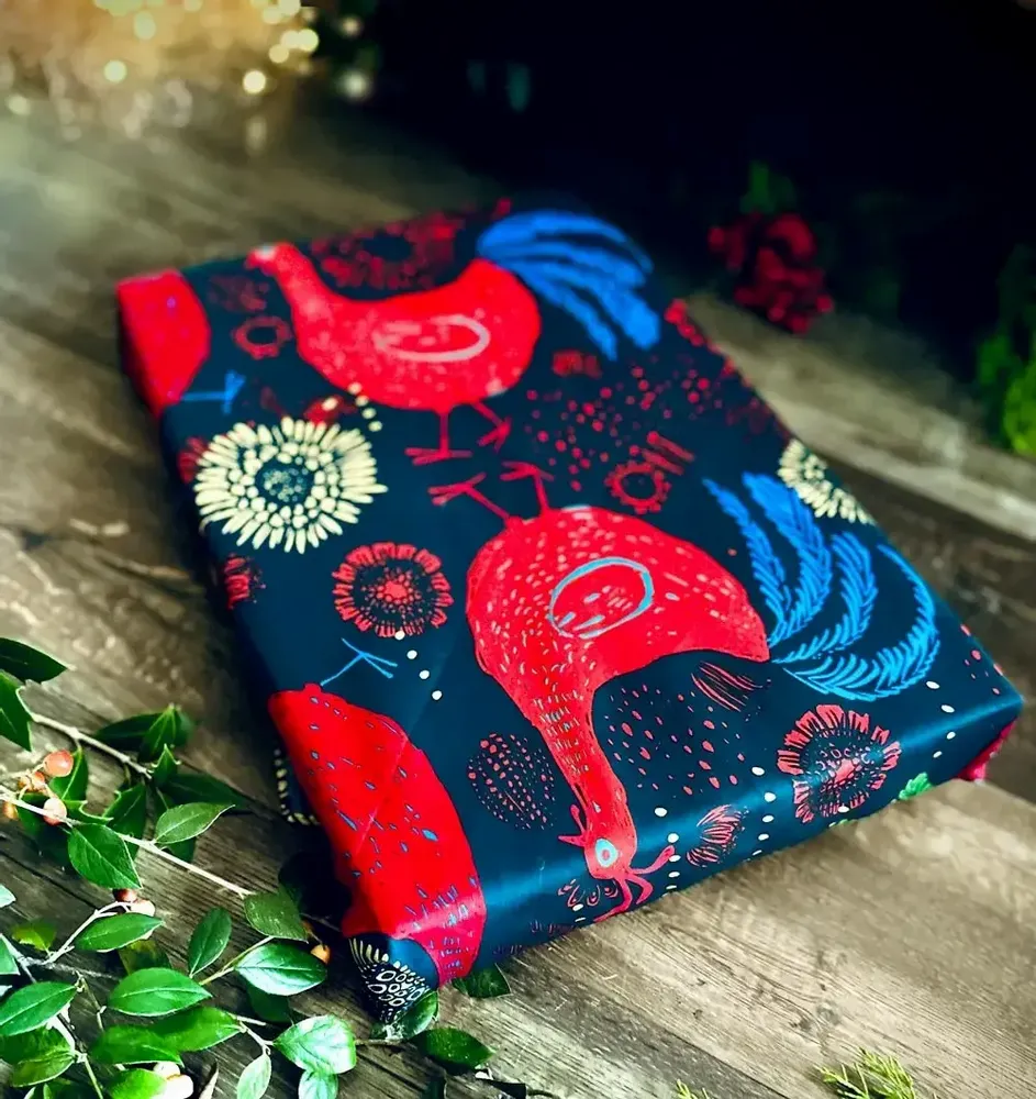 Gifts - Reusable Gift Wrap Satin Luxe – The Hens - CARÉDEAU PAPIER CADEAU RÉUTILISABLE