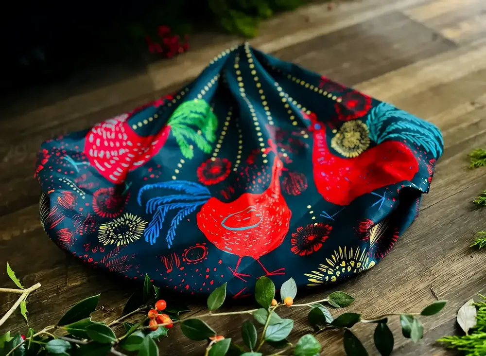 Gifts - Reusable Gift Wrap Satin Luxe – The Hens - CARÉDEAU PAPIER CADEAU RÉUTILISABLE