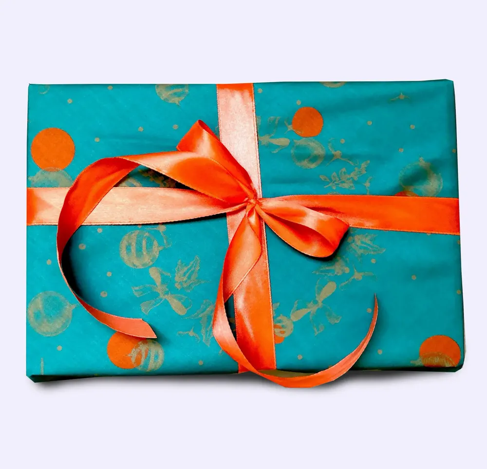 Cadeaux - Emballage Cadeau Réutilisable Satin Luxe – Un Baiser à Minuit - CARÉDEAU PAPIER CADEAU RÉUTILISABLE