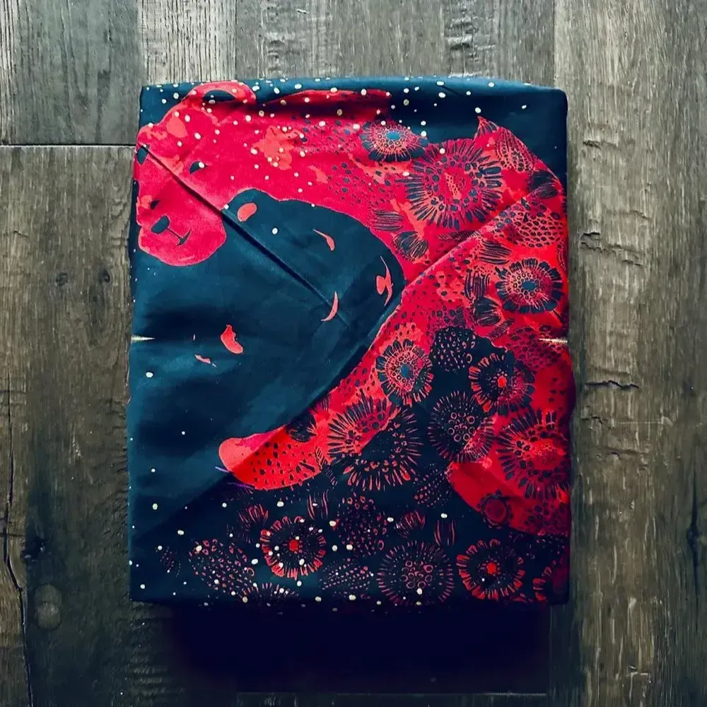 Gifts - Reusable Gift Wrap Satin Luxe – Star of Peace - CARÉDEAU PAPIER CADEAU RÉUTILISABLE