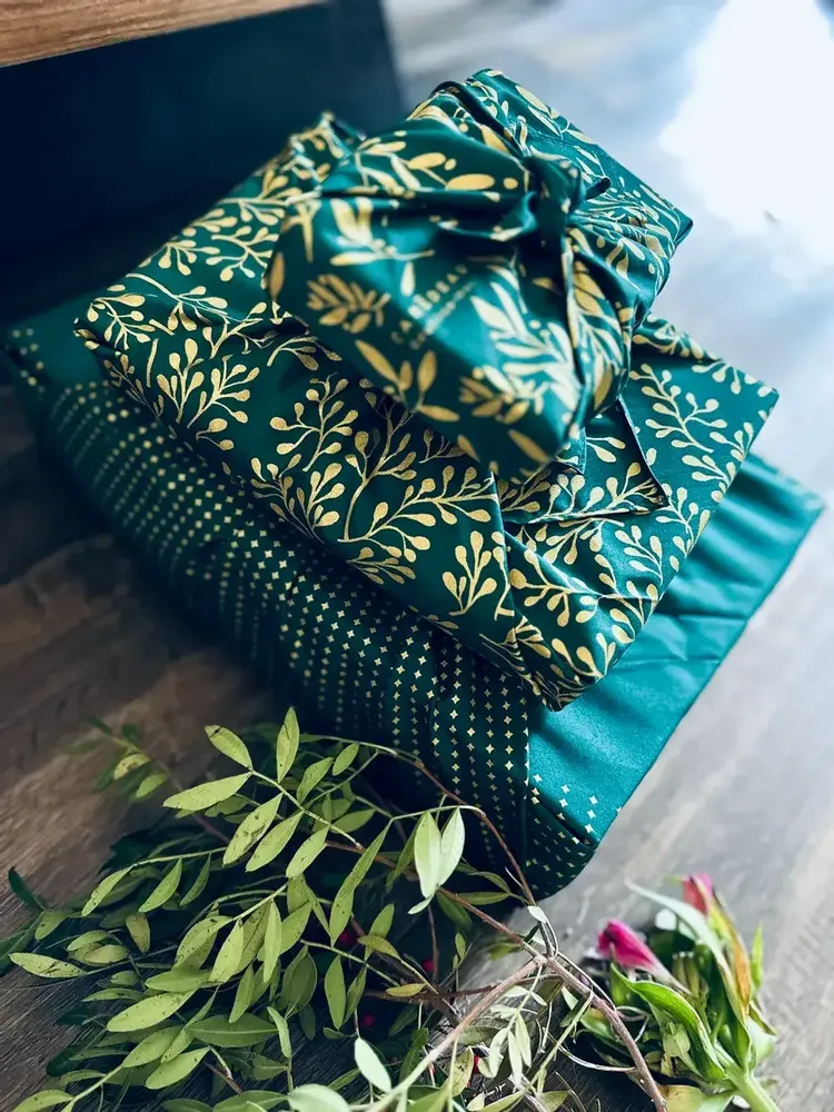 Cadeaux - Pack Famille Furoshiki – Beauté Vert Sapin - CARÉDEAU PAPIER CADEAU RÉUTILISABLE