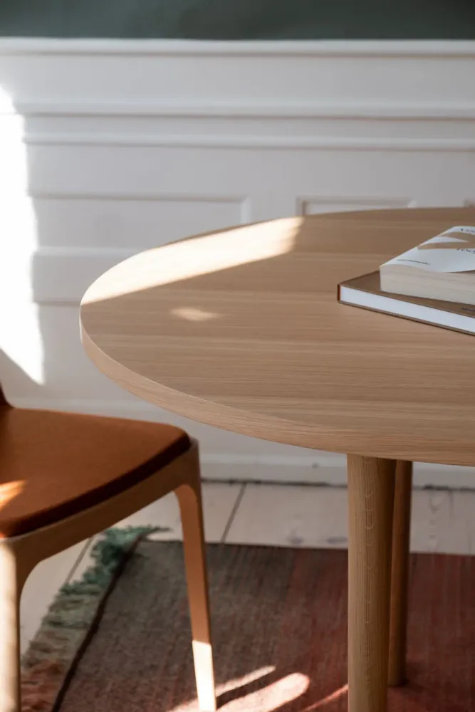 Mobilier et rangements pour bureau - CAST — Table de salle à manger ovale minimaliste en bois de chêne - MOR