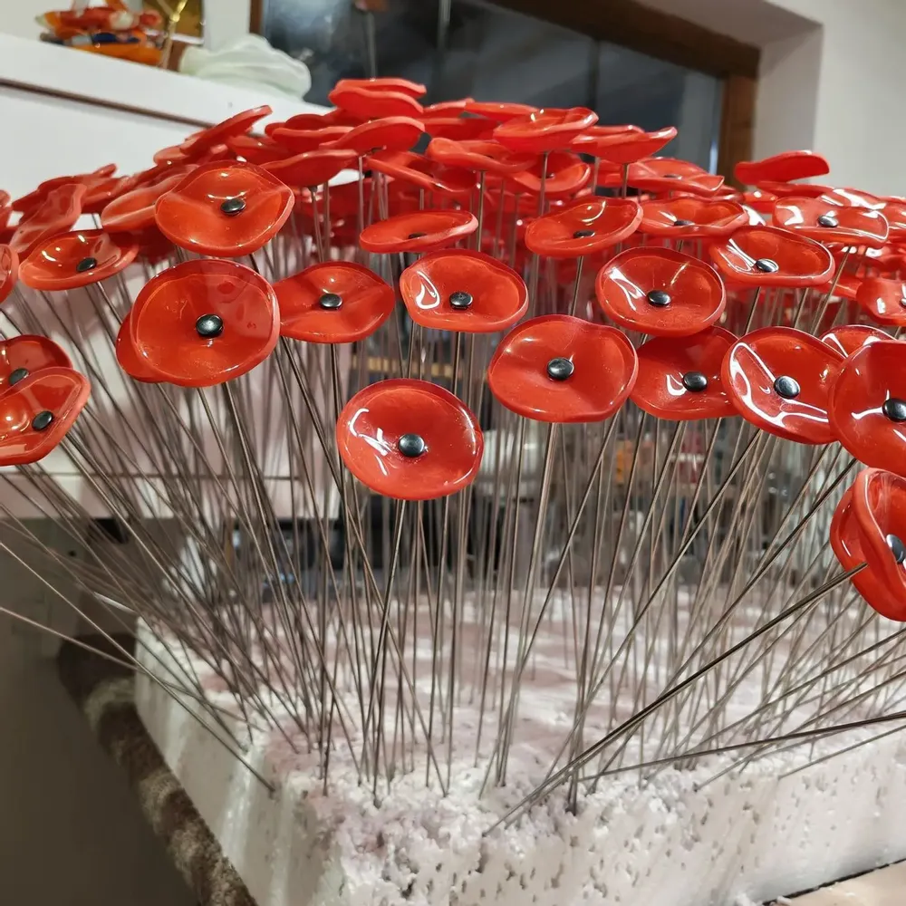 Floral decoration - Round small glass flower for indoor use in red color - CARNEOL GLASS