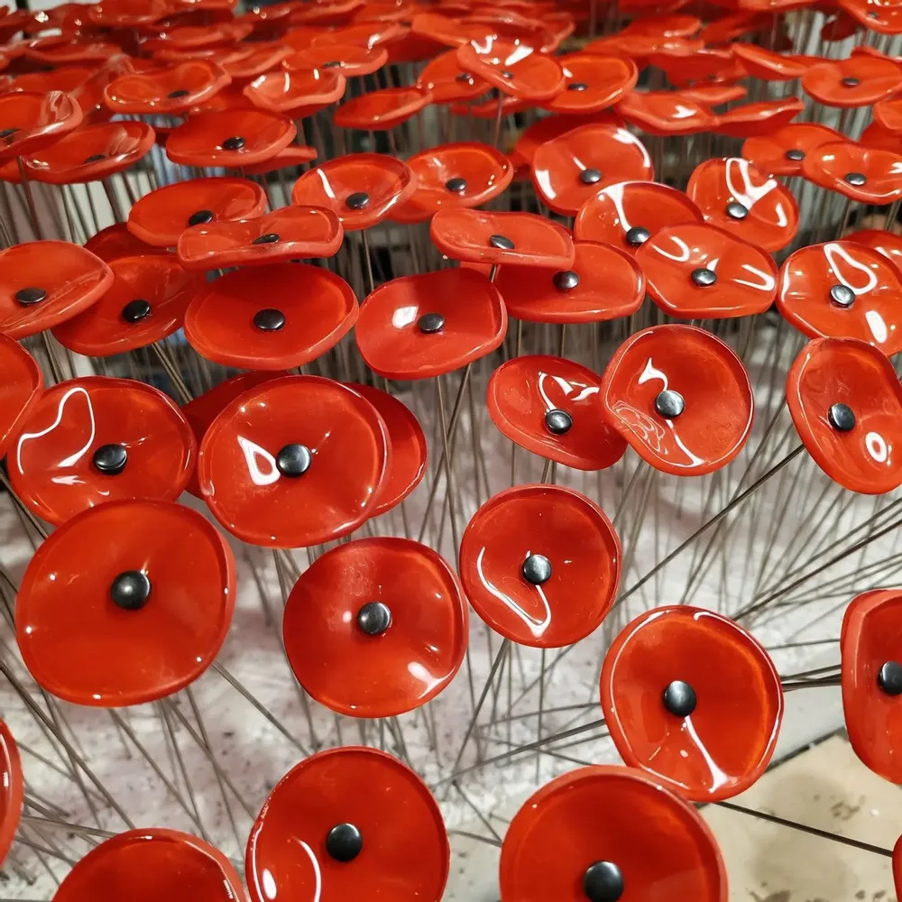 Floral decoration - Round small glass flower for indoor use in red color - CARNEOL GLASS