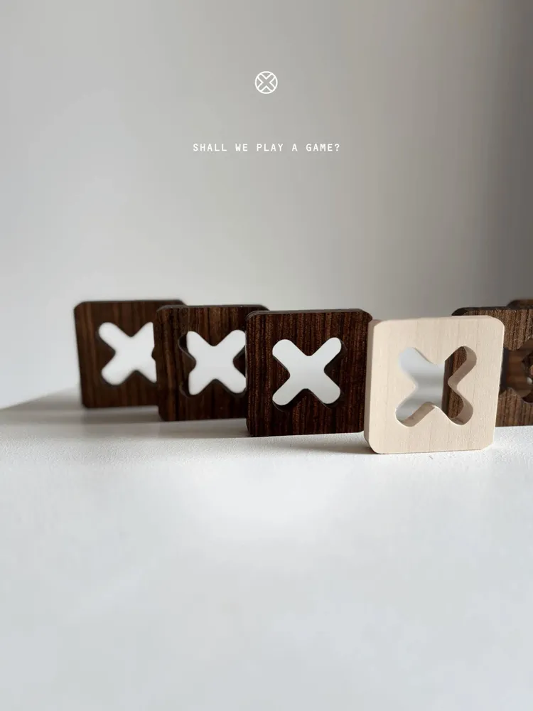 Cadeaux - Plateau de jeu Tic Tac Toe - Ensemble de pièces de jeu en bois massif - SHALL WE PLAY A GAME?