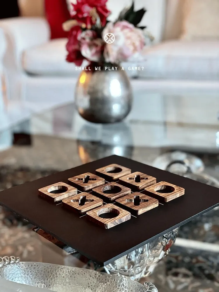 Cadeaux - Plateau de jeu Tic Tac Toe - Ensemble de pièces de jeu en bois massif - SHALL WE PLAY A GAME?