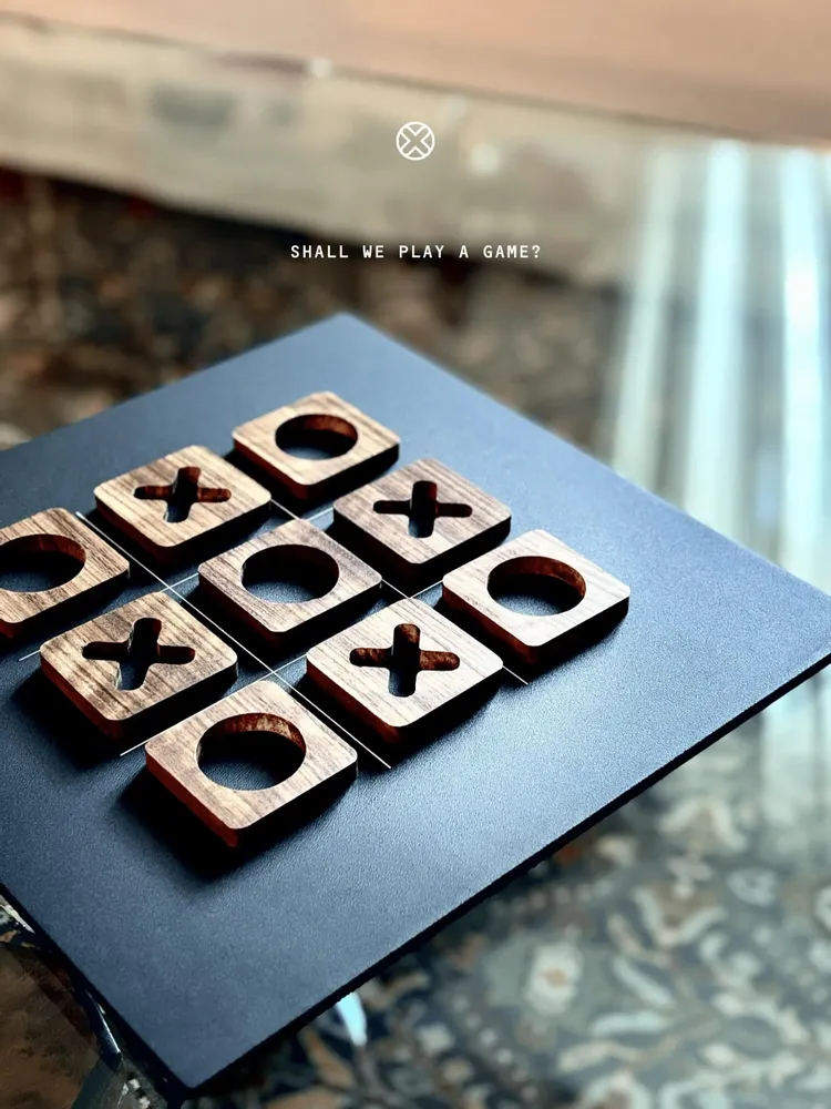 Cadeaux - Plateau de jeu Tic Tac Toe - Ensemble de pièces de jeu en bois massif - SHALL WE PLAY A GAME?