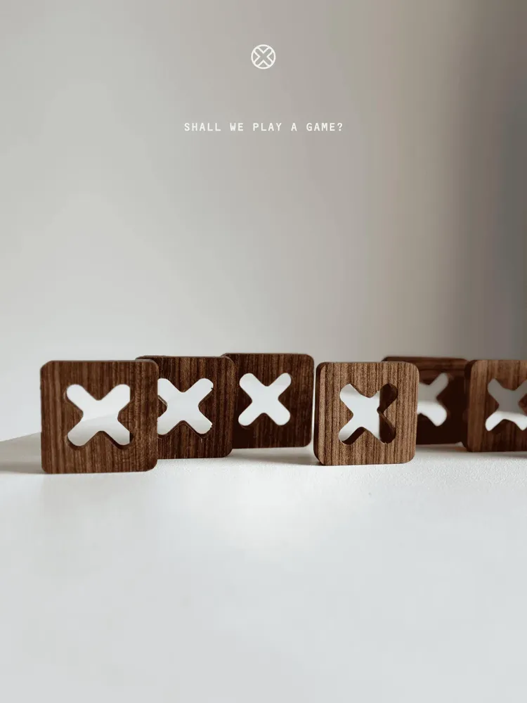 Cadeaux - Plateau de jeu Tic Tac Toe - Bois d'Ovangkol et d'acajou africain - SHALL WE PLAY A GAME?
