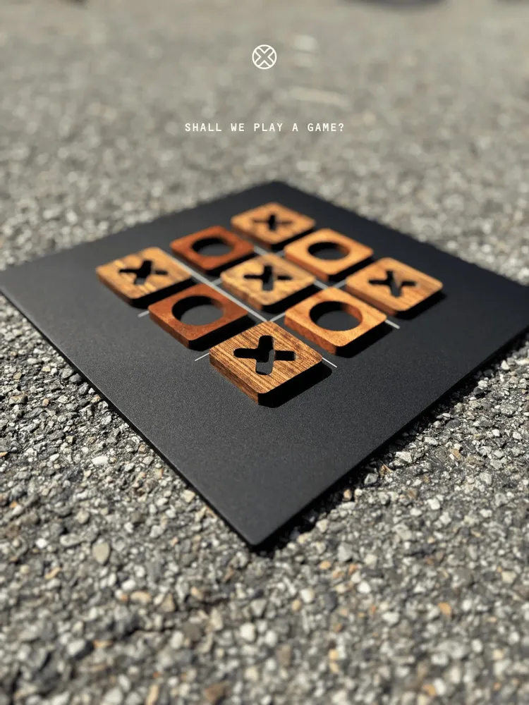 Cadeaux - Plateau de jeu Tic Tac Toe - Bois d'Ovangkol et d'acajou africain - SHALL WE PLAY A GAME?