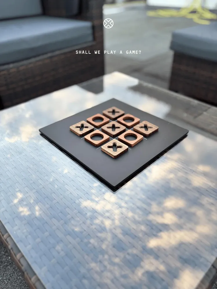 Cadeaux - Plateau de jeu Tic Tac Toe - Bois d'Ovangkol et d'acajou africain - SHALL WE PLAY A GAME?