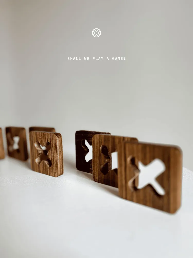 Cadeaux - Plateau de jeu Tic Tac Toe - Bois d'amarante et d'ovangkol - SHALL WE PLAY A GAME?