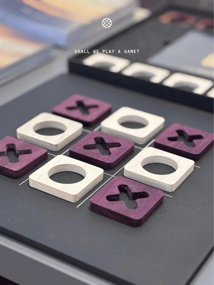 Cadeaux - Plateau de jeu Tic Tac Toe - Bois d'amarante et d'érable - SHALL WE PLAY A GAME?