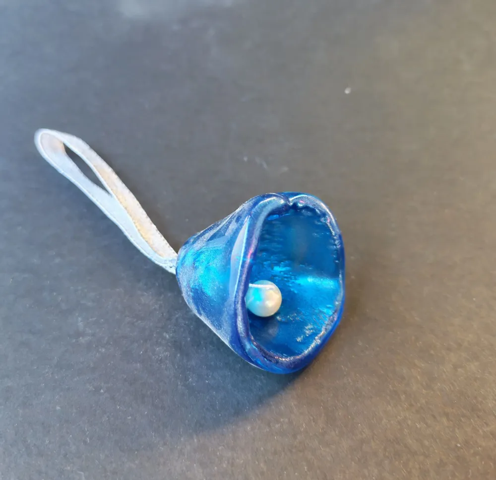 Other Christmas decorations - Large metal dark blue glass bell on elegant ribbon hanger - CARNEOL GLASS