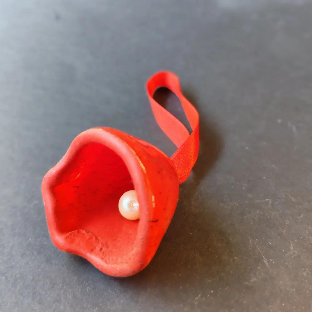 Other Christmas decorations - Large red-black glass bell on elegant ribbon hanger - CARNEOL GLASS