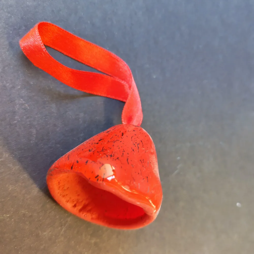 Other Christmas decorations - Large red-black glass bell on elegant ribbon hanger - CARNEOL GLASS