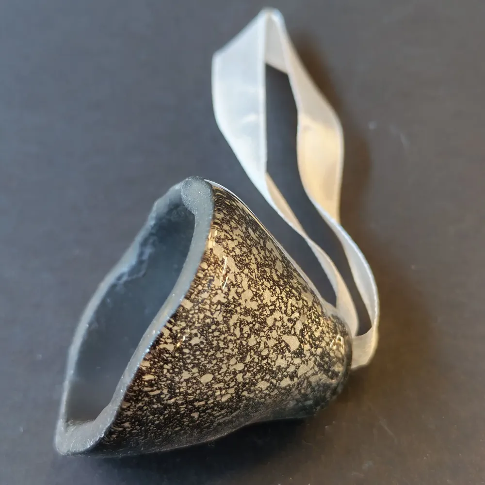 Christmas garlands and baubles - Glass bell in black-silver on an elegant ribbon hanger - CARNEOL GLASS