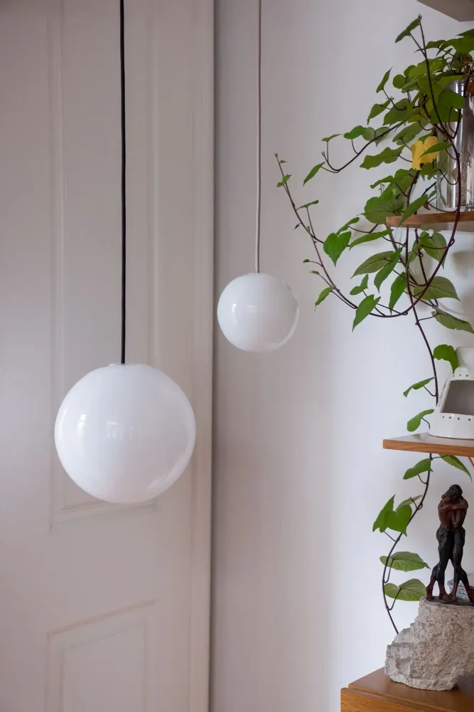 Ceiling lights - BULB - Minimalist Sphere Ceiling Lamp in Glass with Customizable Cable - MOR