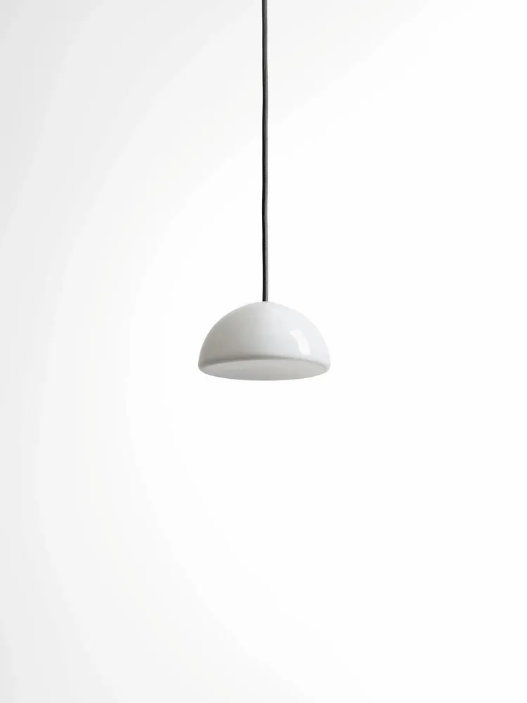 Suspensions - BULB - Petit plafonnier hémisphérique en verre avec coloré câble - MOR