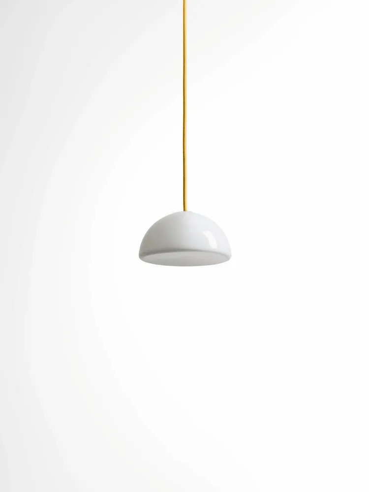 Suspensions - BULB - Petit plafonnier hémisphérique en verre avec coloré câble - MOR