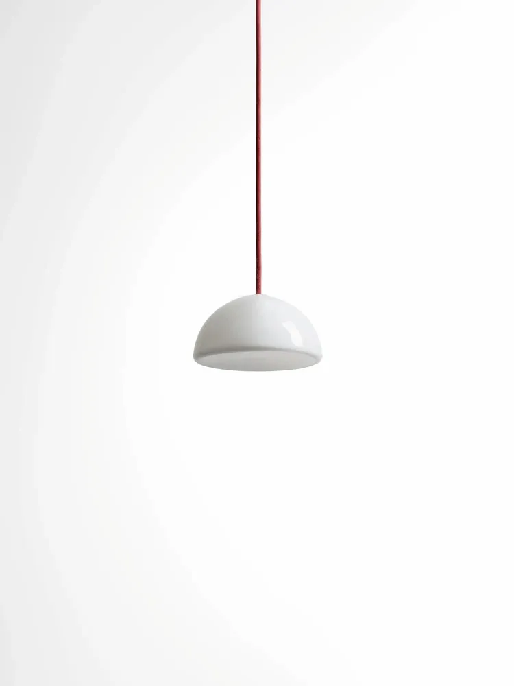 Suspensions - BULB - Petit plafonnier hémisphérique en verre avec coloré câble - MOR