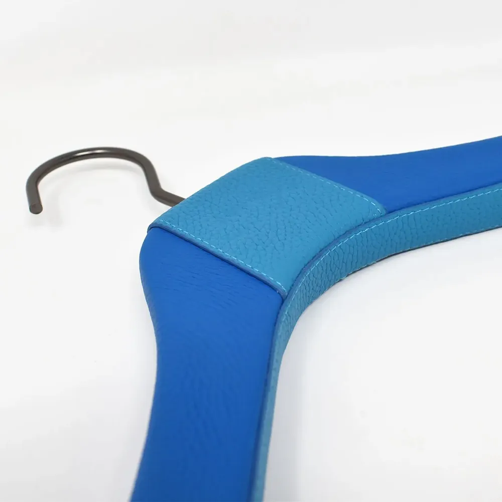 Walk-in closets - Hangers wrapped in leather, imitation leather, Linen or Alcantara - MON CINTRE