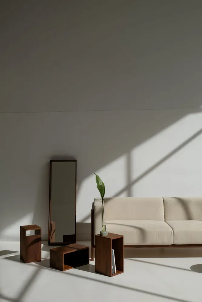 Miroirs - CAMPO — Miroir mural minimaliste en bois de noyer, grand - MOR