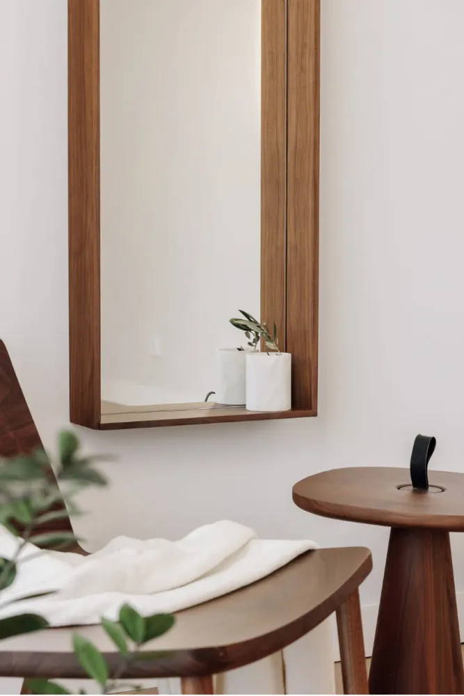 Miroirs - CAMPO — Miroir mural minimaliste en bois de noyer, grand - MOR