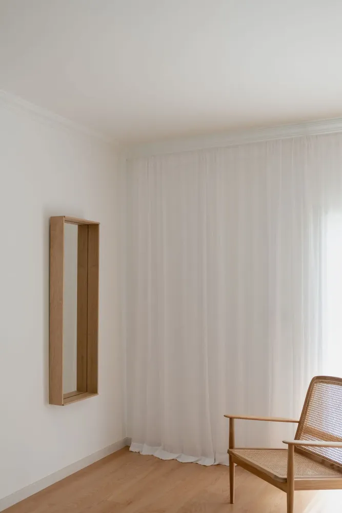 Mirrors - CAMPO – Minimalist Wall Mirror in Oak Wood, Large - MOR