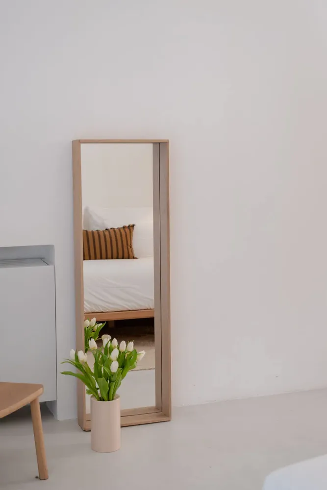 Miroirs - CAMPO — Miroir mural minimaliste en bois de frêne, grand - MOR