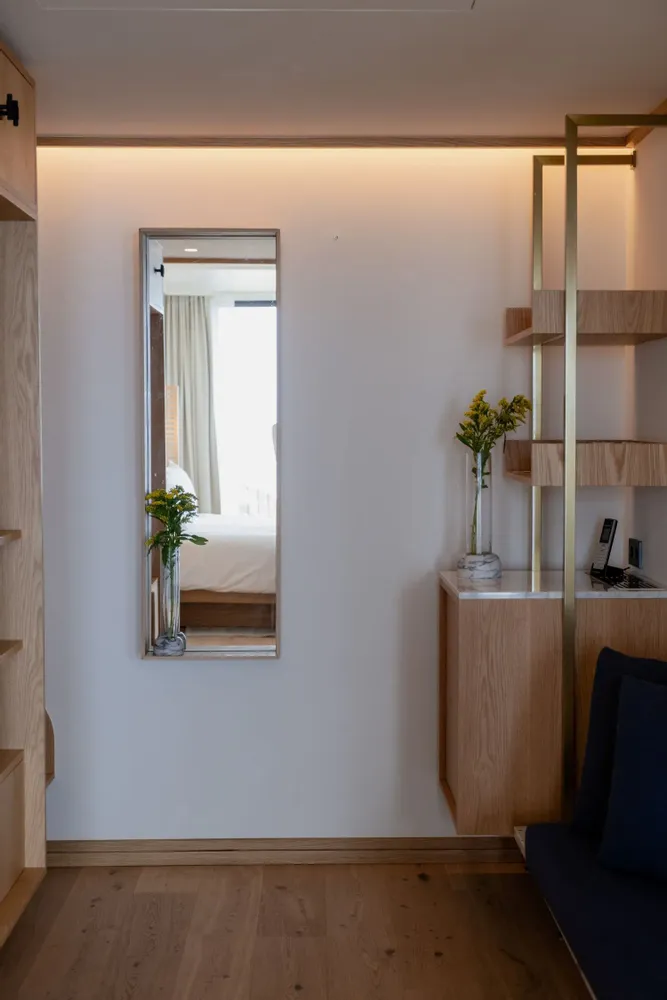 Miroirs - CAMPO — Miroir mural minimaliste en bois de frêne, grand - MOR