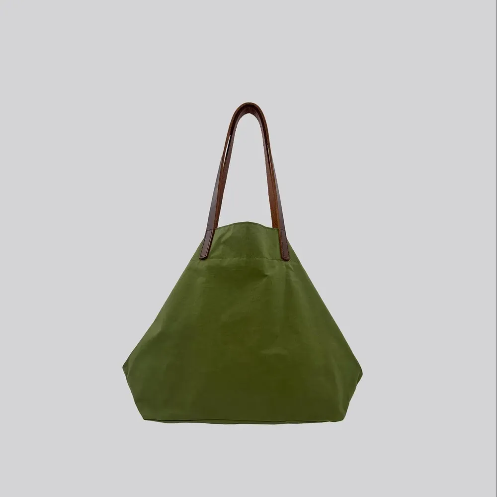Sacs et cabas - Jenny Tote - Grand sac fourre-tout en coton ciré vert clair - MIMI BERRY