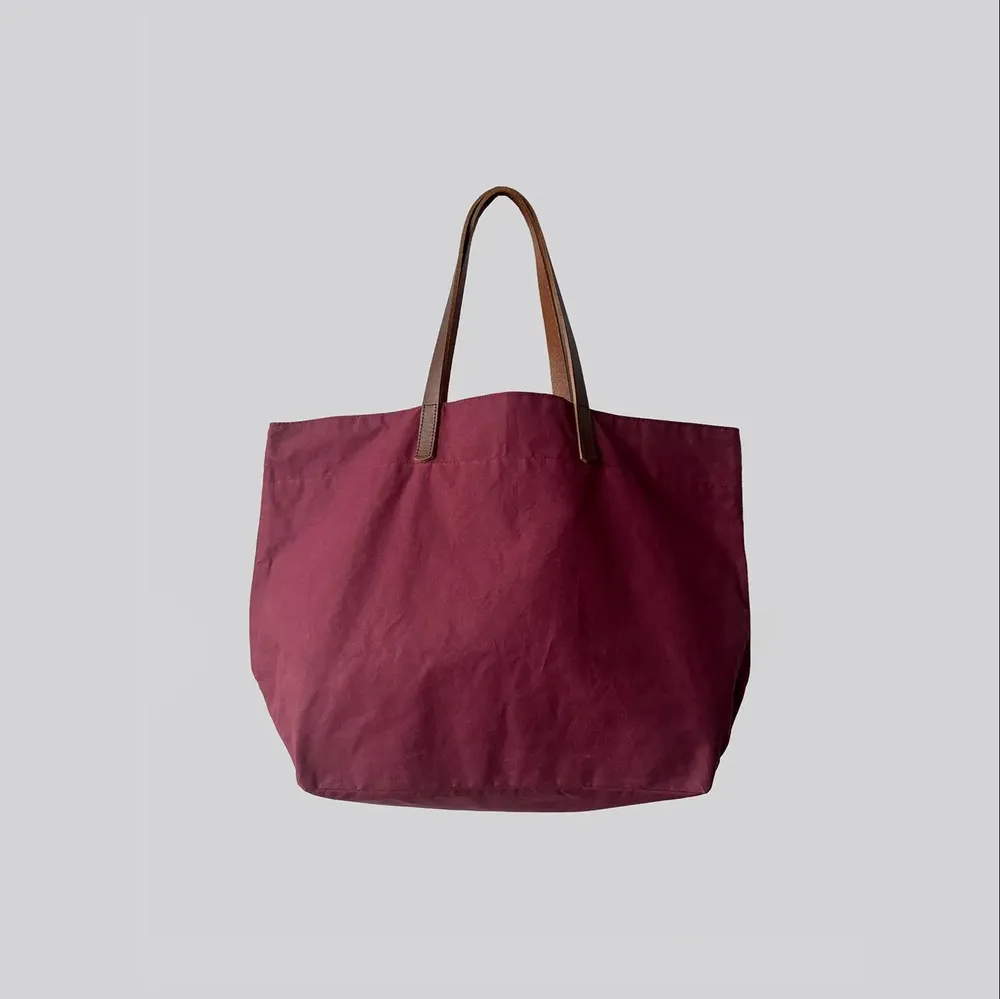 Sacs et cabas - Jenny Tote - Grand sac fourre-tout en coton ciré bordeaux - MIMI BERRY