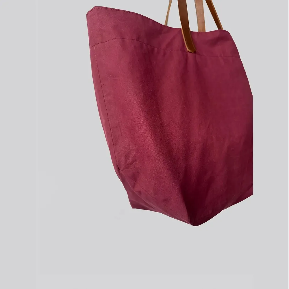 Sacs et cabas - Jenny Tote - Grand sac fourre-tout en coton ciré bordeaux - MIMI BERRY