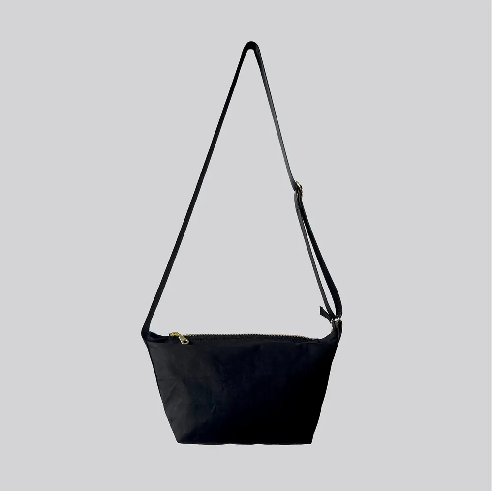 Sacs et cabas - A5 - Sac à bandoulière en toile de coton noir - MIMI BERRY