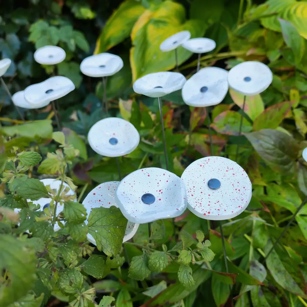 Floral decoration - Round small glass flower for outdoor use in white, red colour with 43 cm stainless steel stem - CARNEOL GLASS