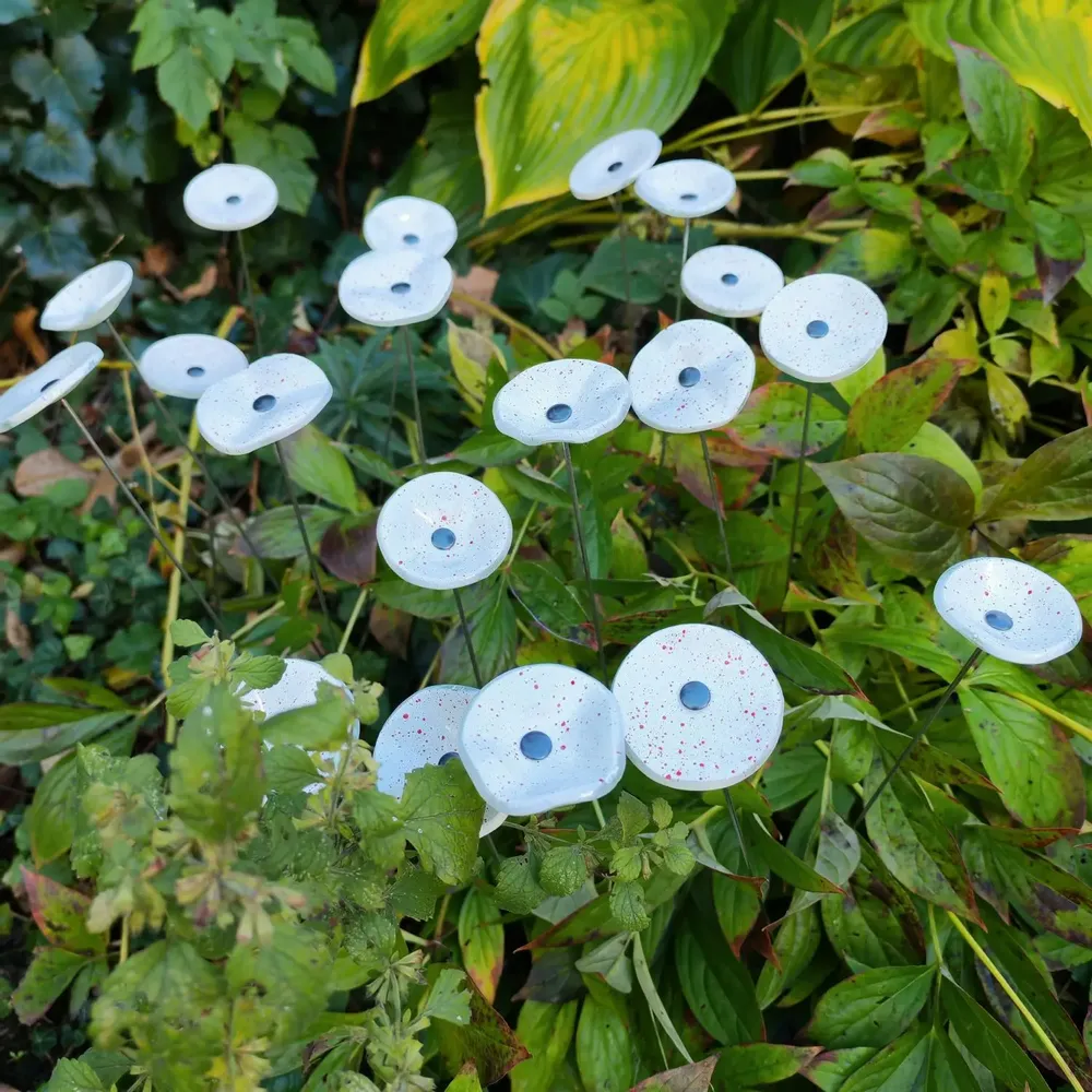 Floral decoration - Round small glass flower for outdoor use in white, red colour with 43 cm stainless steel stem - CARNEOL GLASS