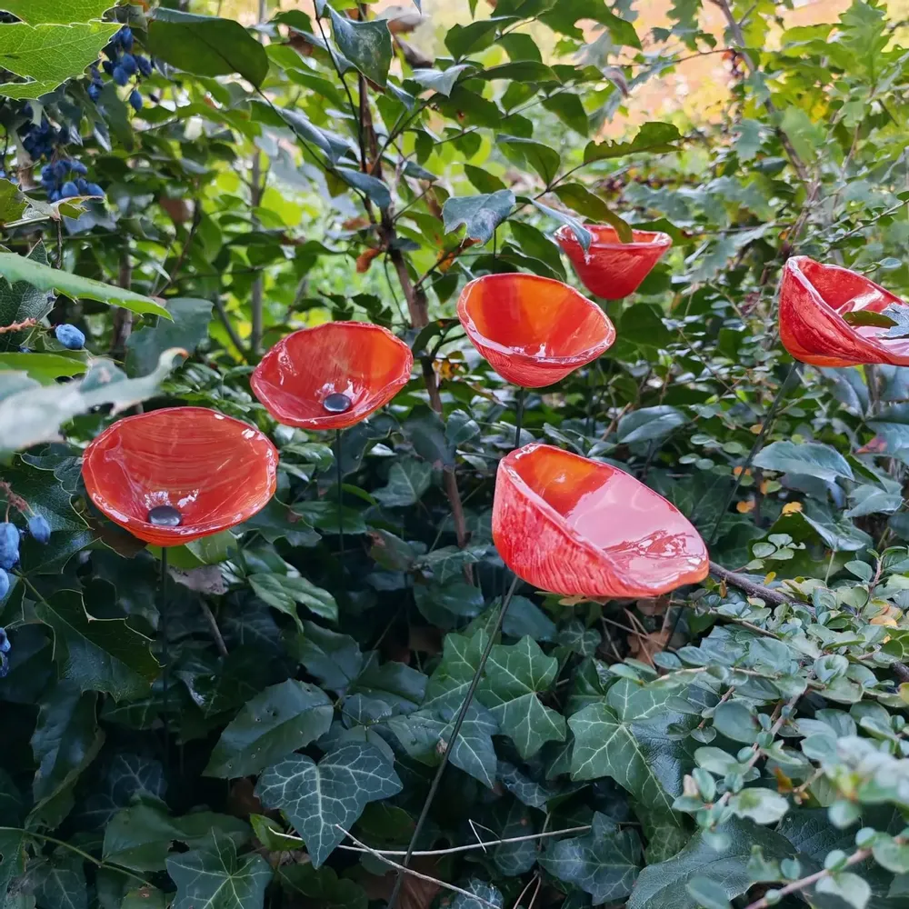 Décorations florales - Fleur de calebasse en verre de taille moyenne pour l'extérieur de couleur orange avec tige en acier inoxydable de 43 cm. - CARNEOL GLASS