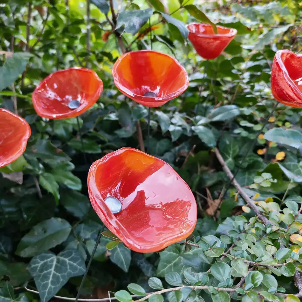 Décorations florales - Fleur de calebasse en verre de taille moyenne pour l'extérieur de couleur orange avec tige en acier inoxydable de 43 cm. - CARNEOL GLASS