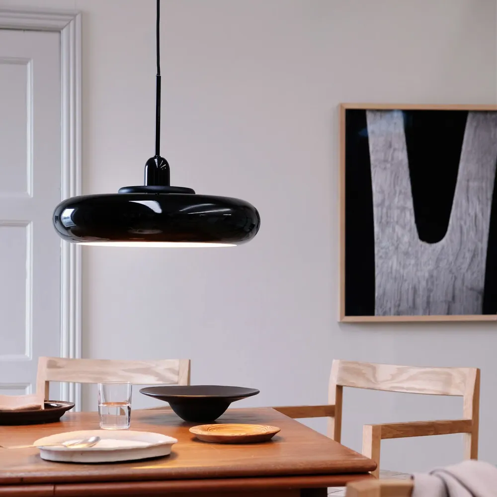 Suspensions - Pendentif Planet noir brillant avec suspension noire - DYBERG LARSEN