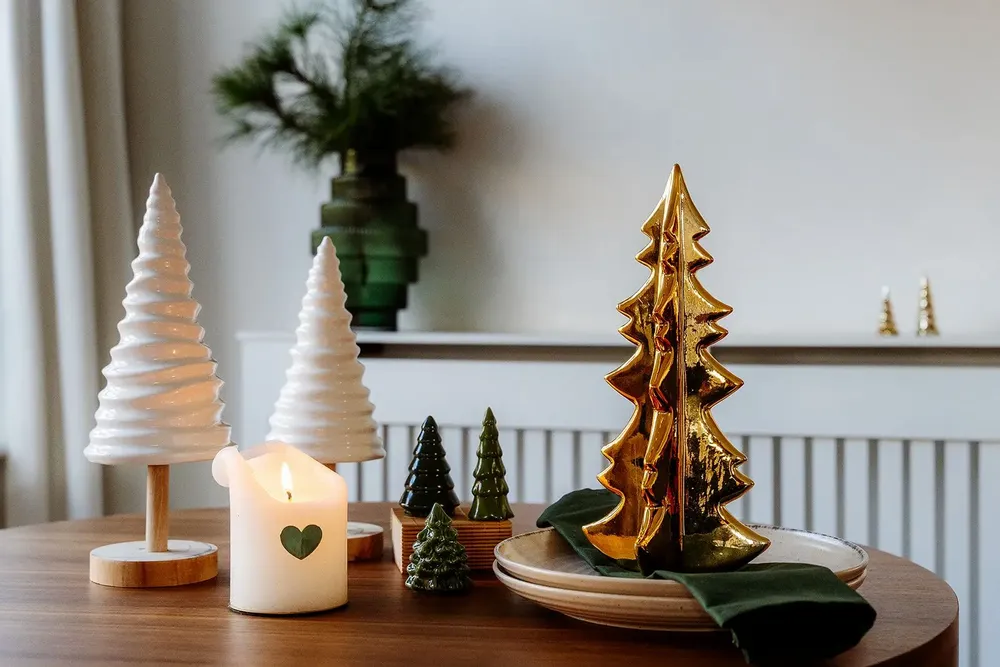 Décorations pour tables de Noël - Sapin de Noël en céramique dorée - WE LOVE SEASONS