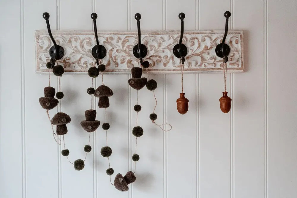 Objets de décoration - Gland suspendu en bois - WE LOVE SEASONS