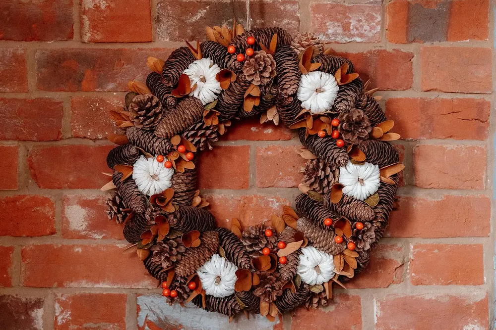 Objets de décoration - Couronne de citrouilles marron et orange en bois - WE LOVE SEASONS