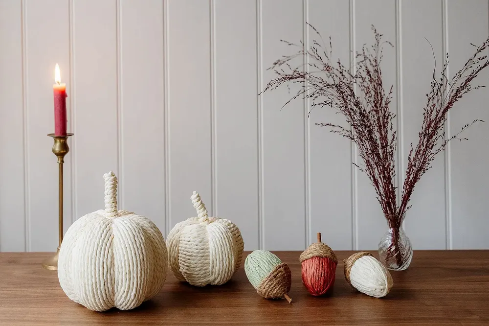 Objets de décoration - Glands en corde et en papier (vert, marron clair et rose) - WE LOVE SEASONS