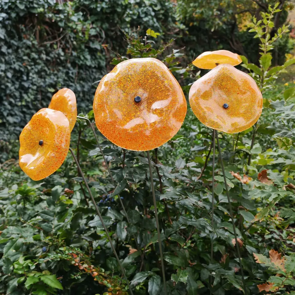 Décorations florales - Fleur en verre en forme d'entonnoir de taille moyenne pour une utilisation en extérieur de couleur transparente, jaune, orange avec une tige en acier inoxydable de 1 mètre - CARNEOL GLASS