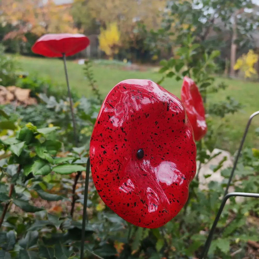 Floral decoration - Funnel shaped glass flower in red, black color - CARNEOL GLASS