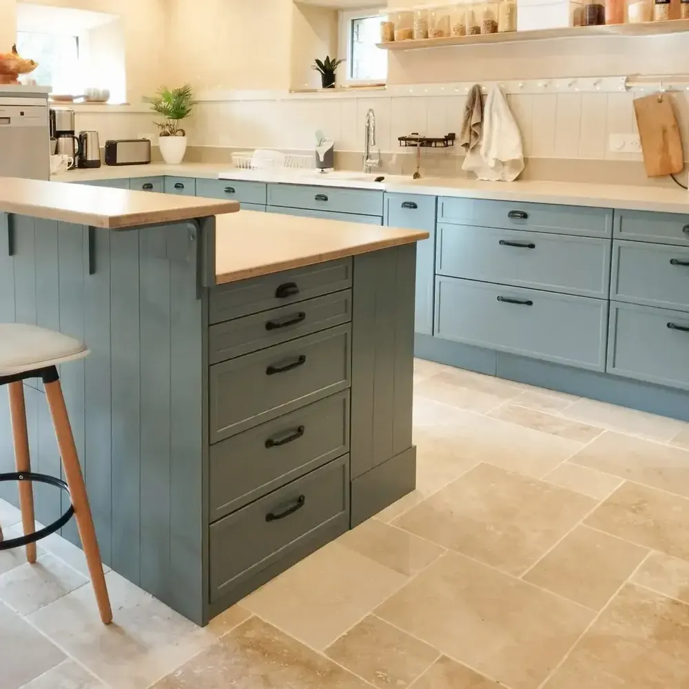 Indoor floor coverings - Premium lightweight travertine tiles - Opus: 4 sizes, 1.2 cm - LIGERIO