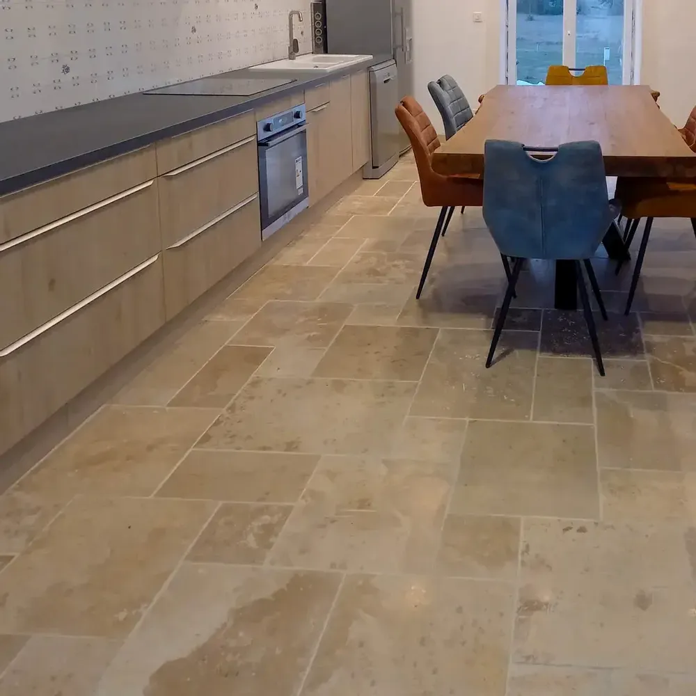 Indoor floor coverings - Premium lightweight travertine tiles - Opus: 4 sizes, 1.2 cm - LIGERIO