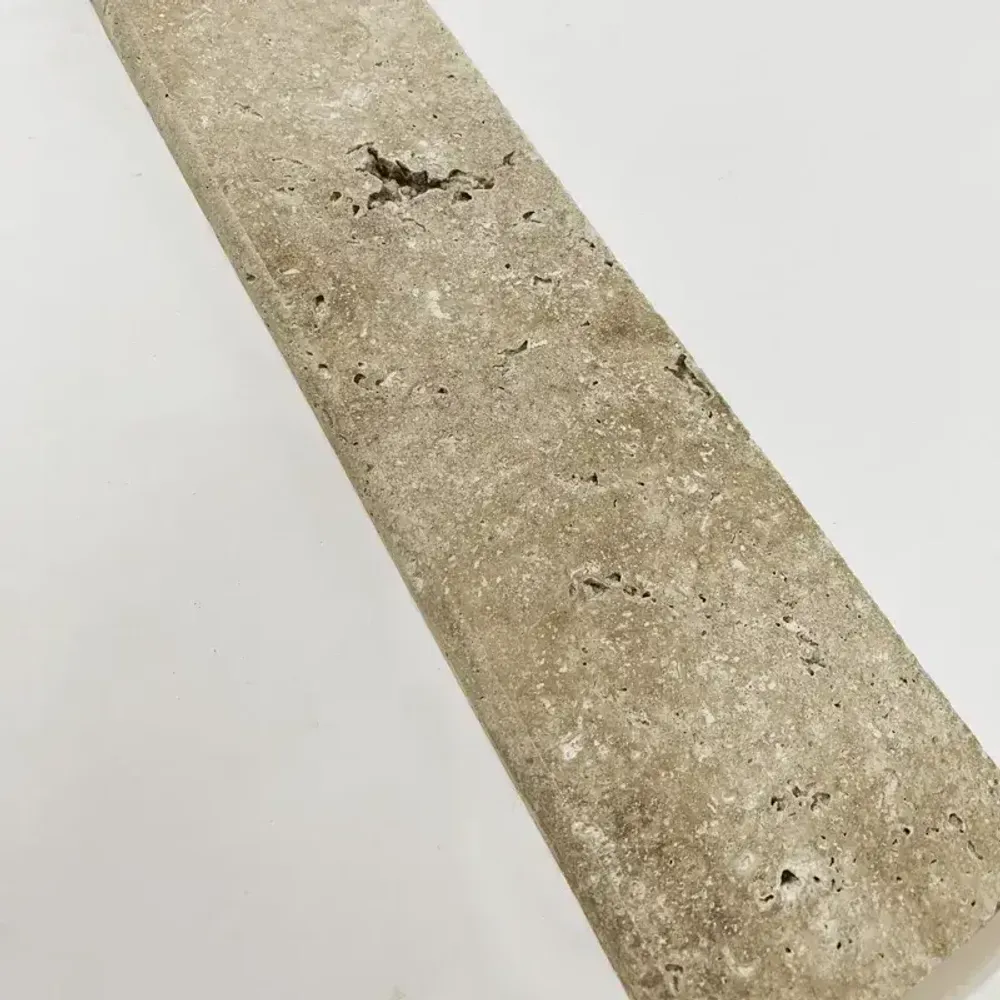 Crockery - Travertine plinth - LIGERIO