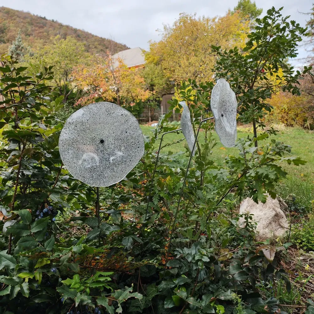 Décorations florales - Fleur en verre de couleur transparente, blanche et noire - CARNEOL GLASS