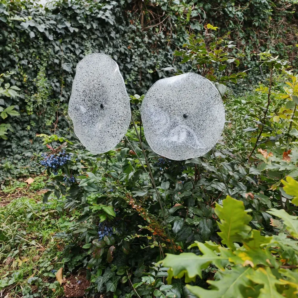 Décorations florales - Fleur en verre de couleur transparente, blanche et noire - CARNEOL GLASS